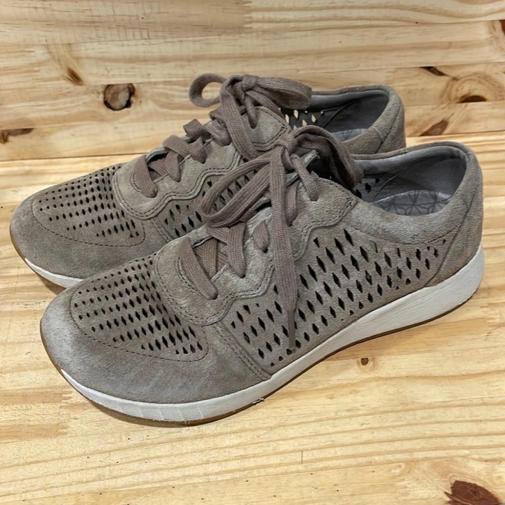 Dansko Charlie Brown Women’s Suede Sneakers Size 6.5-7/37